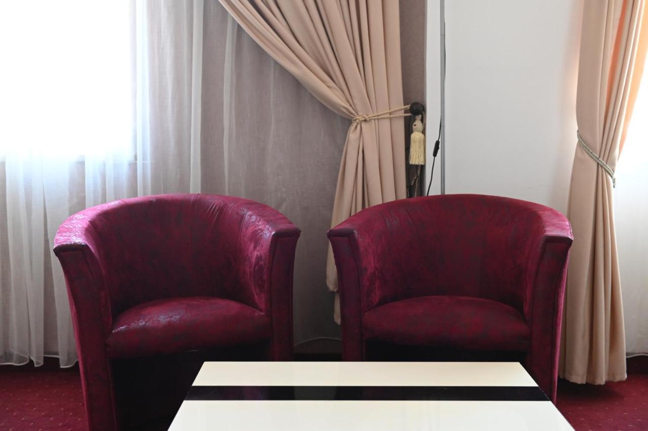 Hotel Liss Лежа Екстер'єр фото