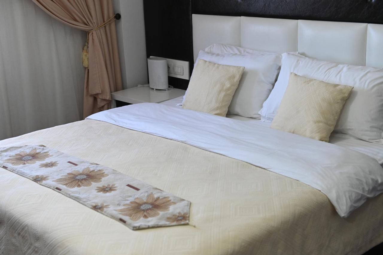 Hotel Liss Лежа Екстер'єр фото