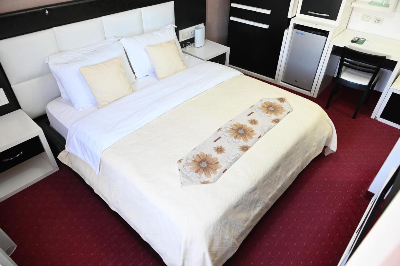 Hotel Liss Лежа Екстер'єр фото