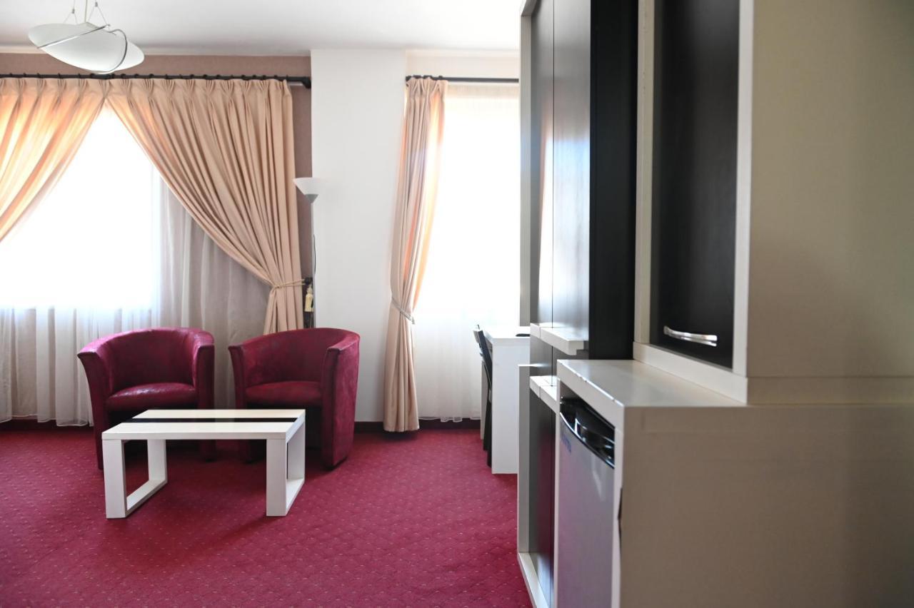 Hotel Liss Лежа Екстер'єр фото