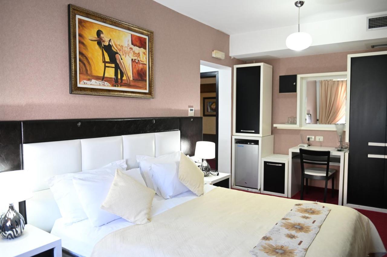 Hotel Liss Лежа Екстер'єр фото