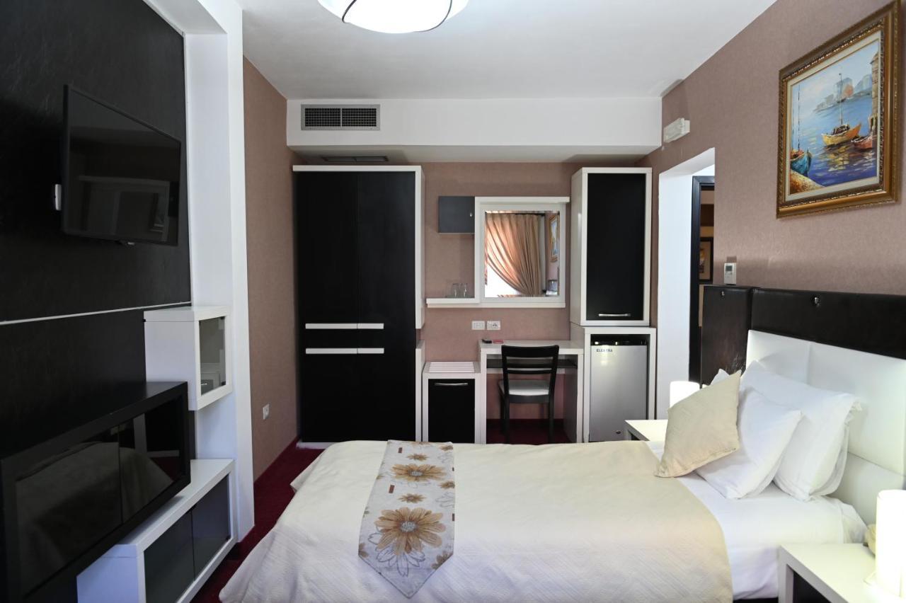 Hotel Liss Лежа Екстер'єр фото